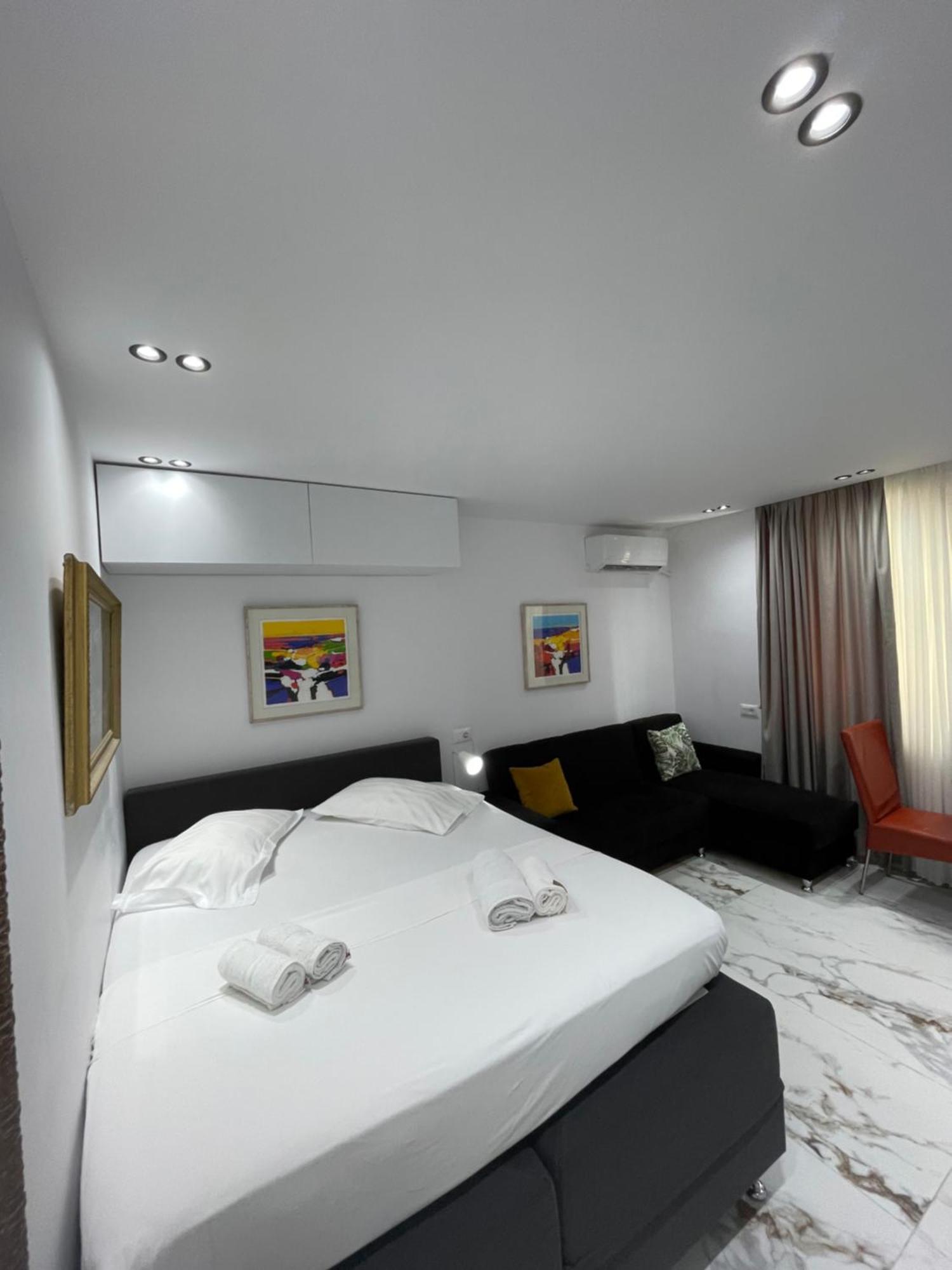 Midnight Apartments Tirana Exterior foto